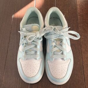 Nike Dunks size 2.5 girls great condition